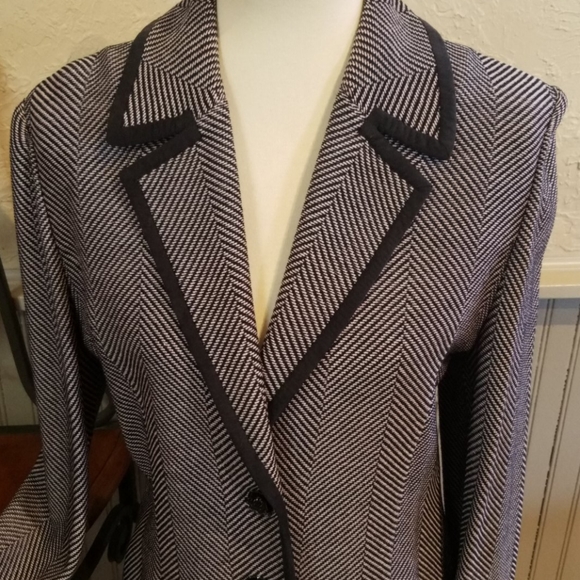 💞St.John Collection* Blazer - Picture 2 of 8